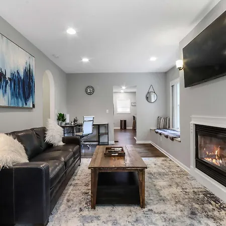 New Pet Friendly Walking Distance To Lake Front